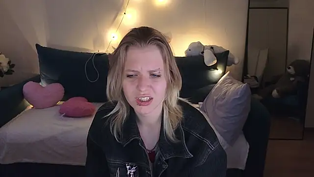 Viki_Charm live