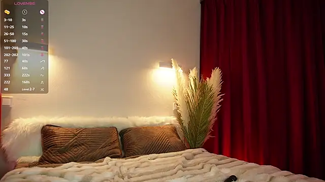 laurawifenes live