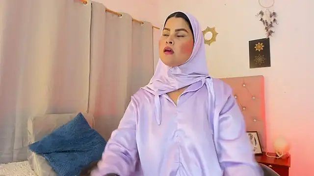 AishaAmin_ live