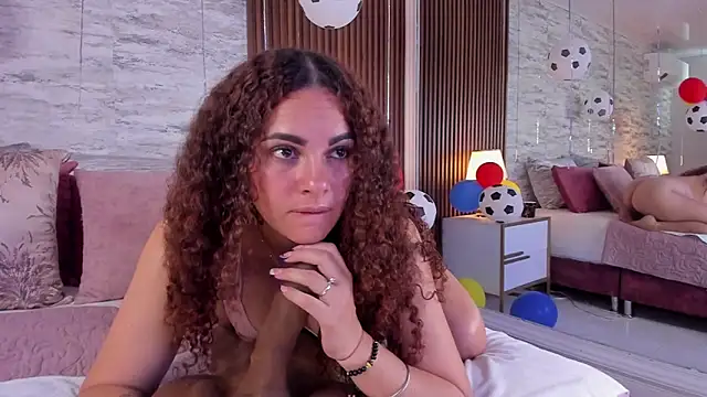 zoehiltonn live