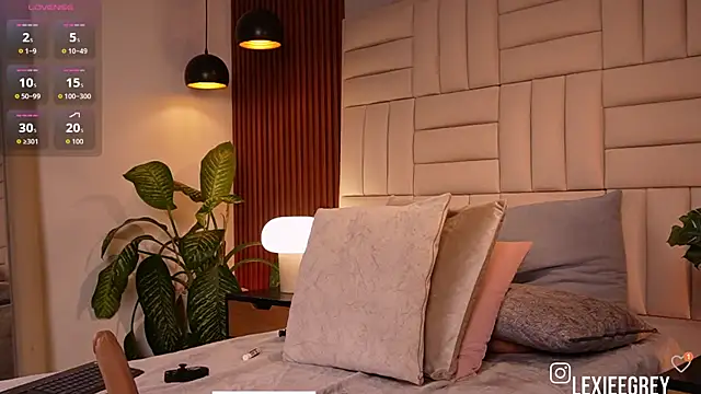 lexiee_grey_ live