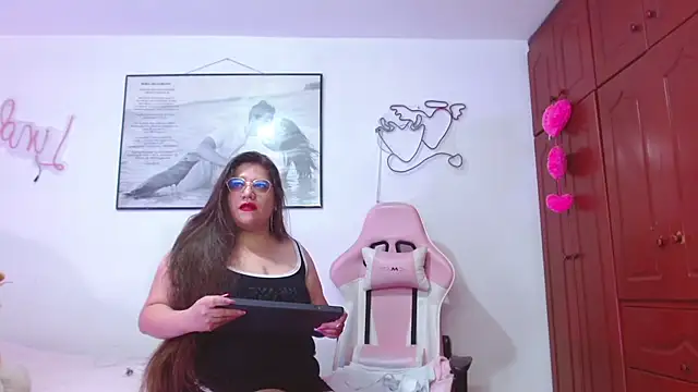 Amelie_Rousell live