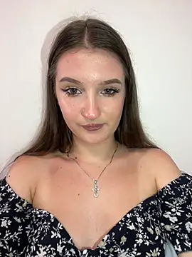 Green_eyes_lady live