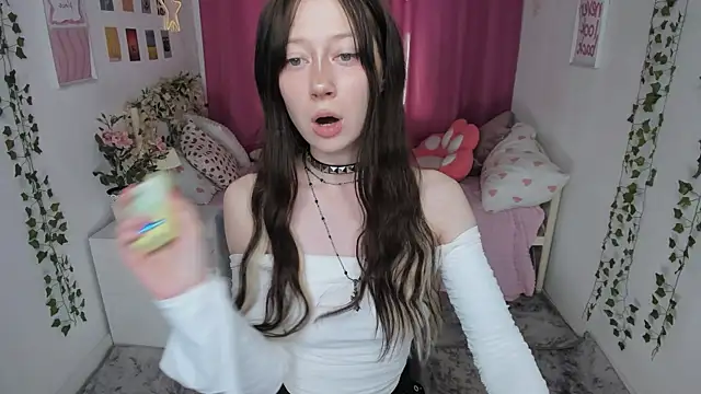 SaintGirl live