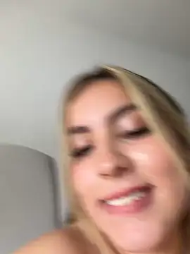 Cloee_Rainbow1 live