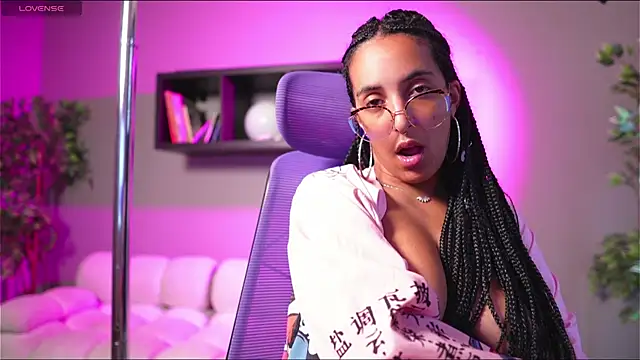 Millie_Volturi live