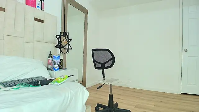 Sara_BigAss- live