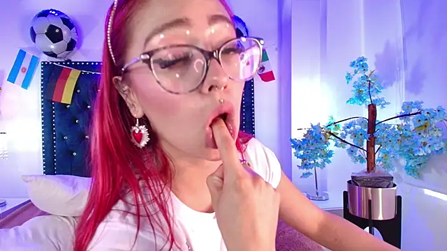 Amelie_adams live