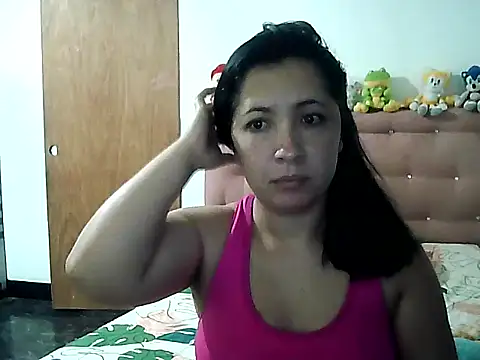 Chiquilove27 live
