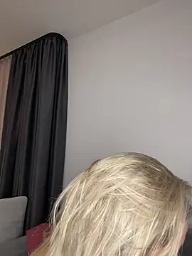 April_Purr live