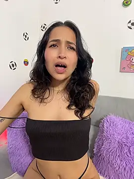 Ariiana_Jones live