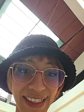 Dani-peggin live