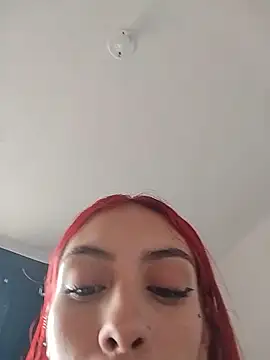 Derieri_Blush live