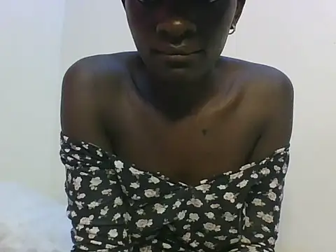 ebonypetite2 live