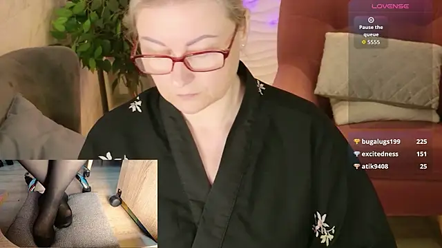 Alexandra_Kind live