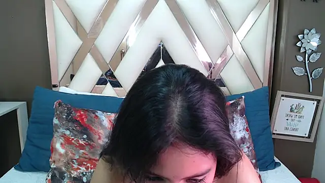 Amara_Connors live