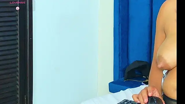 CURVYANDKING_CR live