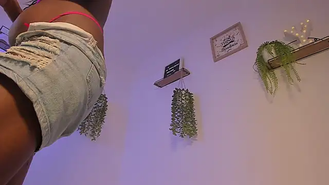 yara-ebony live