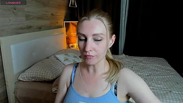 ReginaAmour live