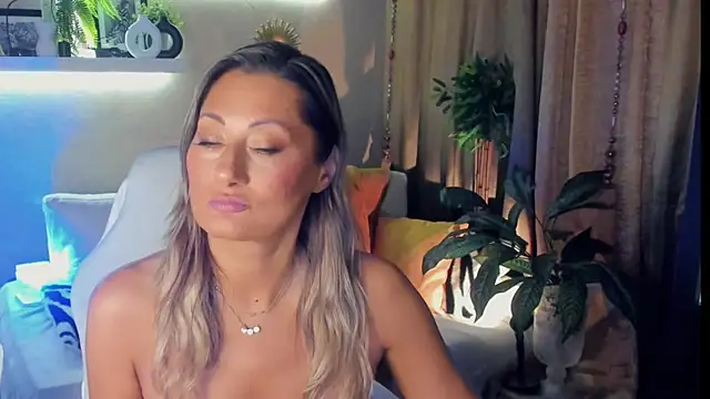 SarahAlluring live