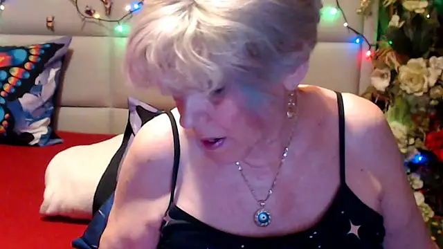 HappyWomanOn live