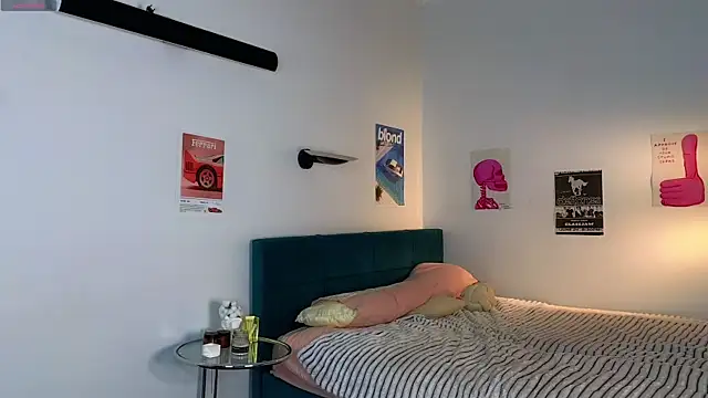 thisskiss live