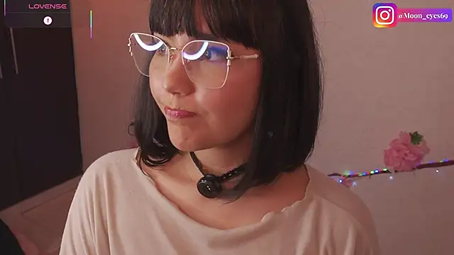 Moon_eyes live
