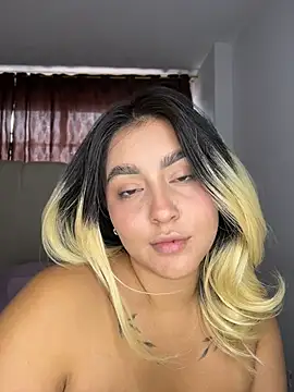 Elina_Hills live