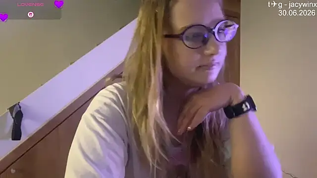 JacyWinslat live