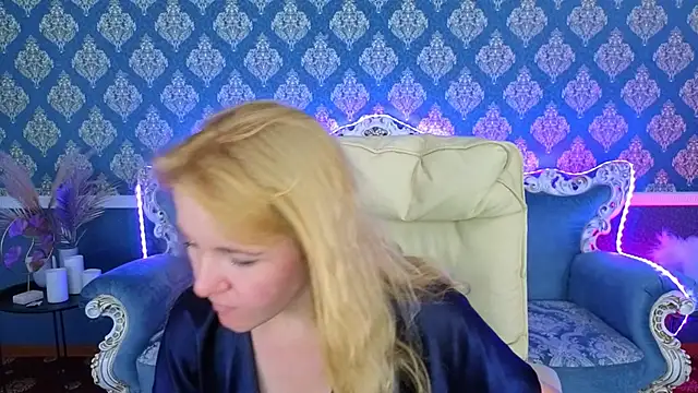 Kirra_Salute live