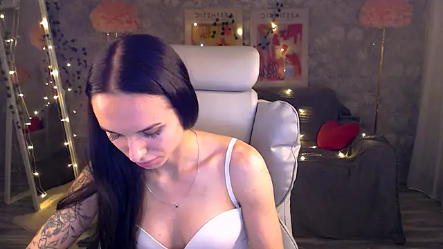 NicoleMerz live