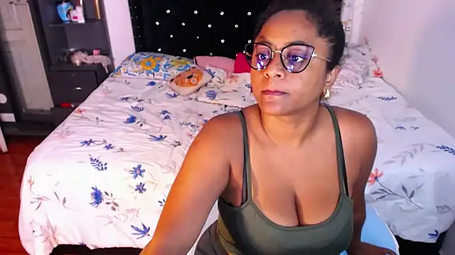BellaKarla live