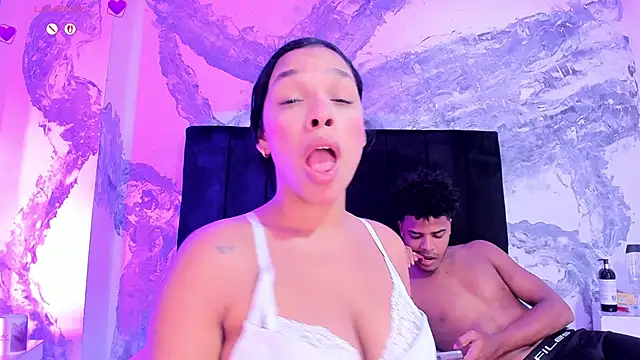 TaylorAndThalia live