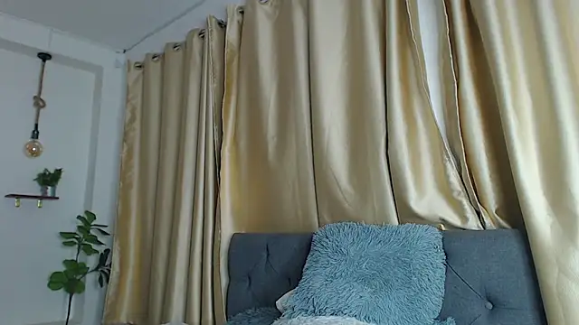 Emma_hassani live