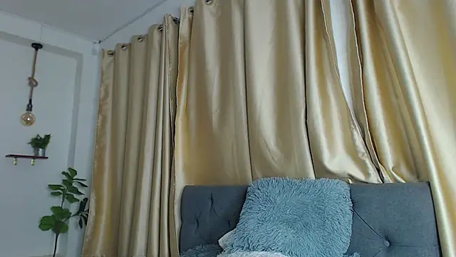 Emma_hassani live