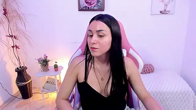 EmmaMyers1 live