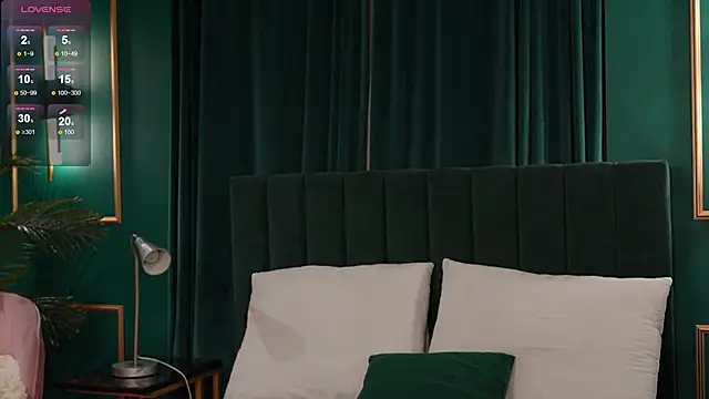 Molly__Quinn live