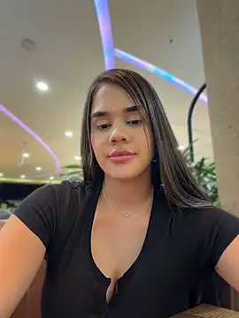 BellaLeclair live