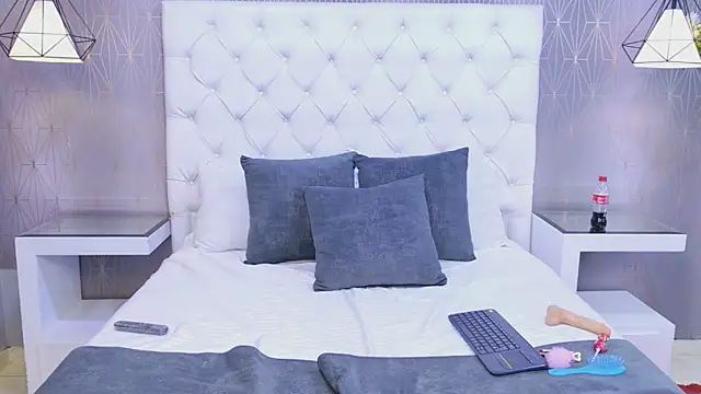 CarolineOlsen live