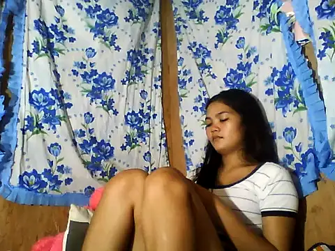 PinaySkinnyJust18 live