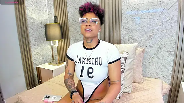 LuciaWallace live