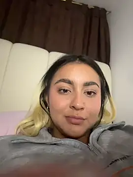 Elina_Hills live