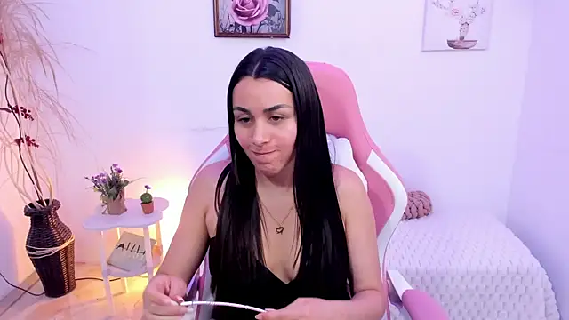 EmmaMyers1 live