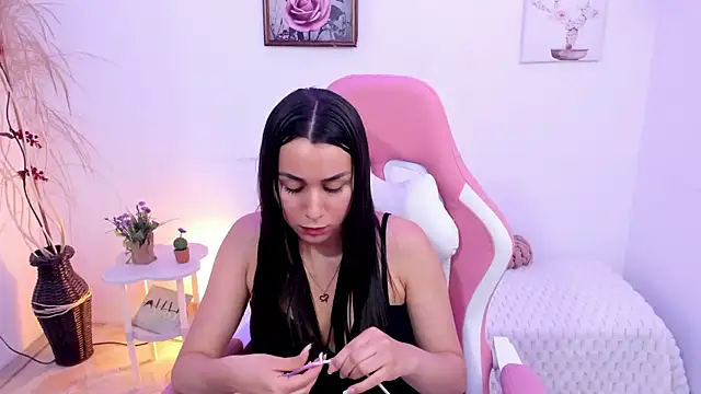 EmmaMyers1 live