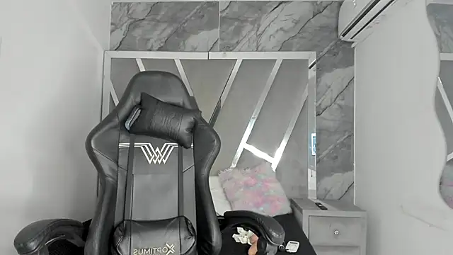 Mia_Petiteht live