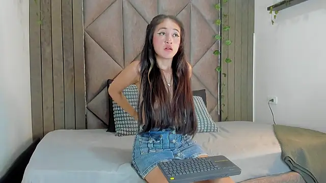 AriaBrown__ live