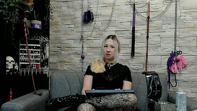 Miss_Kaz live