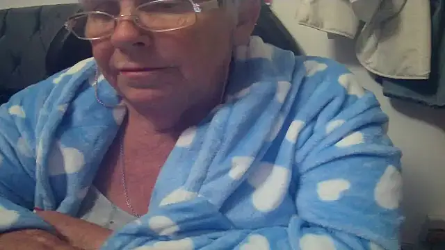 Playful_MILF_Demi live