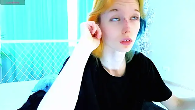 Kiara_Age live