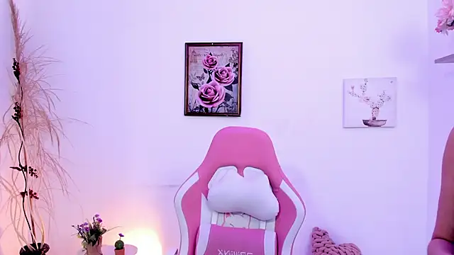 EmmaMyers1 live